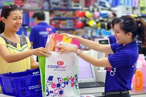 市民在超市購物。