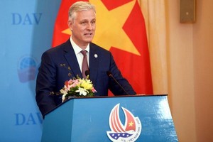 美國國家安全顧問羅伯特‧奧布萊恩在交流會上發言。（圖源：泰安）