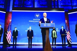 拜登同內閣人選一起亮相記者會。（圖源：互聯網）