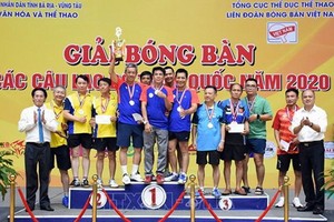 組委會向運動員頒獎。（圖源：互聯網）