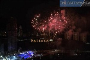 泰國海濱城市芭堤雅27日晚煙花璀璨，光耀夜空。（圖源：The Pattaya News）