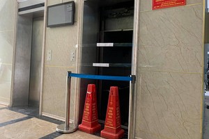 事發電梯已被封鎖。（圖源：H.Thanh）