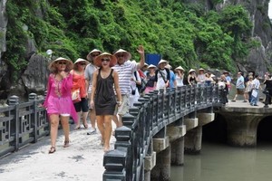 旅遊部門須推出更多新行程來吸引遊客。