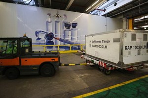 需要對從工廠到診所之間各個節點的控制做精細設計。（圖源：彭博）