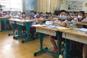 在課堂上學生不能脫口罩。