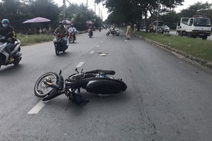 堅大偉與石鴻海騎車直撞交警案件現場。