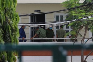 市公安廳調查隊在新順公司辦公室進行搜查取證。（圖源：玉陽）