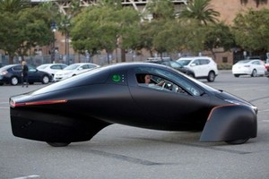 Aptera 研發的太陽能電動車外形充滿未來感。（圖源：互聯網）