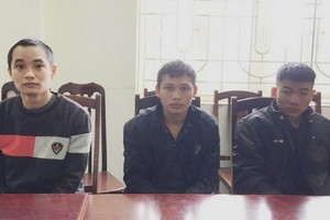 被抓獲的三名涉案嫌犯。（圖源：警方提供）