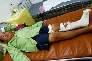 盧濟牛正在阮知方醫院320病 房接受醫治。