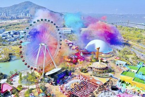 中國南京歡樂谷帶著世界頂級過山車