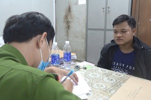 調查員向嫌犯陳清順錄取口供。（圖源：婷婷）