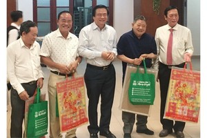 華人企業關愛隆安省貧戶及少兒