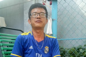 余國盛說話有氣沒力的，雙手不停顫抖。