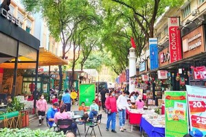 市書香街成為市民週末好去處。