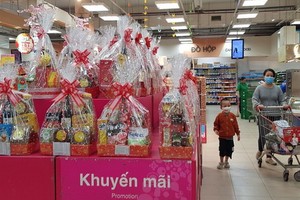 Co.opmart連鎖超市銷售春節禮品籃。