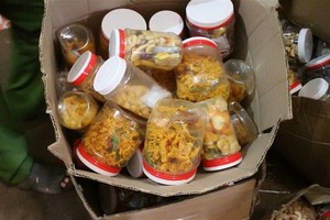 查獲數十噸來歷不詳商品