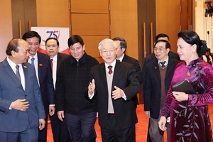 總書記、國家主席阮富仲（中）與國家領導及各代表出席會晤。（圖源：越通社）