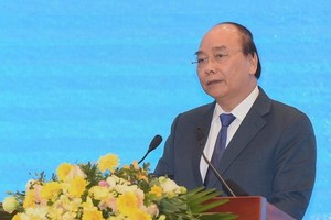 政府總理阮春福在會議上發表講話。（圖源：VGP） 