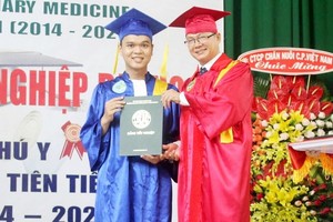 陳仲柯在畢業典禮上。