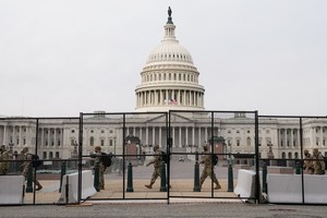 國民警衛隊成員抵達美國國會大廈。（圖源：路透社）