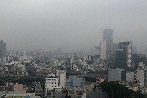 本市空氣污染日益加劇。