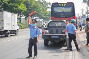 職能力量檢查客運車輛。（圖源：TTO）