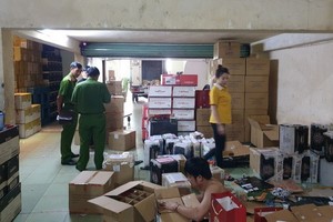 職能力量查獲大量走私洋酒。（圖源：黎秋）