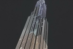 華燈初上的Landmark 81層商廈，西貢河畔一道美麗的風景線。（隋心攝）