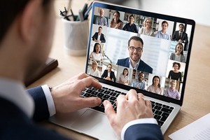 電商不要單靠網店賣貨，亦需要發掘更多增加曝光的渠道，例如社交媒體，並善用直播或Instagram商店拓展銷售。