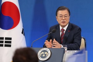 1月18日，韓國總統文在寅在新年記者會上答記者問。（圖源：韓聯社）