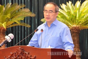 阮善仁同志在會上發表講話。（圖源：詩楊）