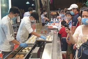 亞洲餅家攤位吸引廣大消費者光顧。