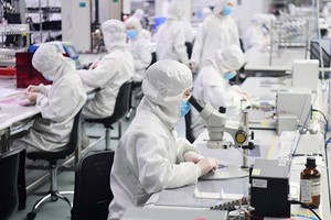 有生產商運用消毒物料，製作適合個人、可以重用的防疫裝備，應付各種傳染病。