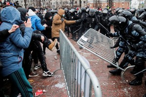 俄羅斯莫斯科納瓦爾尼支持者發動示威與警員發生衝突。（圖源：路透社）