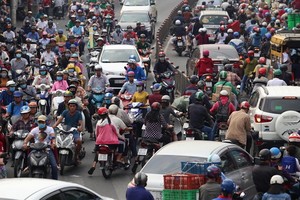 拓寬街道、發展公共交通系統等措施較多，但仍未解決交通堵塞問題。