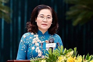 阮氏麗同志出任市選舉委員會主席。（圖源：黃江）