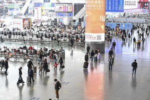 1月28日，廣東省廣州市，旅客在廣州南站候車大廳內候車。（圖源：互聯網）