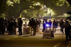 以色列駐印度大使館外發生爆炸後，警方在附近守備。（圖源：AP）