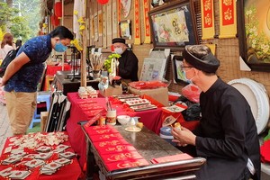 越南仍在舉行春節慶祝活動，每個人都遵守防疫規定。（圖源：意鈴）