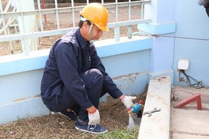 給民戶安裝水錶。