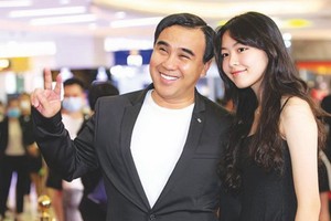 權靈與大女兒草玲