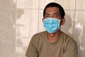 林國輝的右邊身仍虛弱無力。