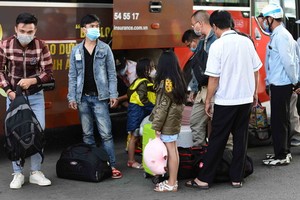 平盛郡舊東區車站迎接來自順化、峴港市的乘客。