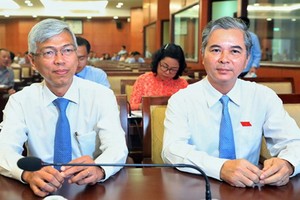 兩名市人委會副主席武文歡（左）與吳明洲（右）。（圖源：VNE）