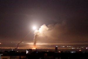 敘防空系統攔截來襲導彈。（圖源：視頻截圖）