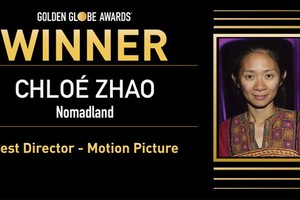 華人導演趙婷憑藉《無依之地》獲得最佳導演和劇情類最佳影片獎。（圖源：Golden Globe Awards）