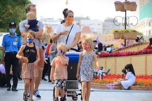 圖為來越旅遊參觀的國際遊客。（圖源：CTV）