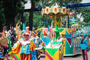 蓮潭文化公園舉辦遊行表演。