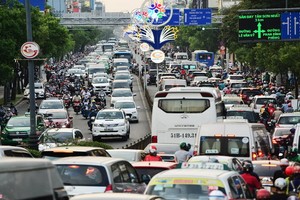 前往新山一機場的各條路線在高峰時段經常出現交通擁堵。（圖源：黎軍）